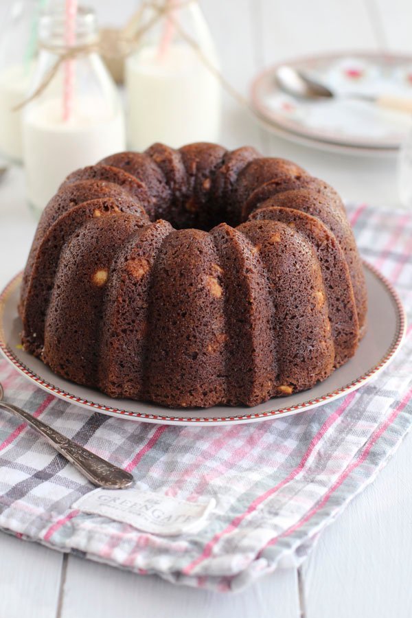Bundt cake de avellanas, yogur y cacao Bundt cake de avellanas, yogur y cacao