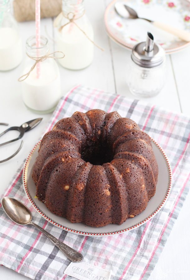 Bundt cake de avellanas, yogur y cacao Bundt cake de avellanas, yogur y cacao