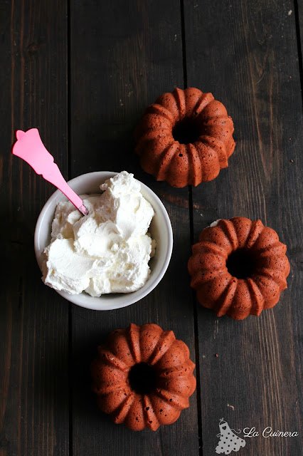 mini bunt cake de red velvet como hacer un red velvet bundt cake